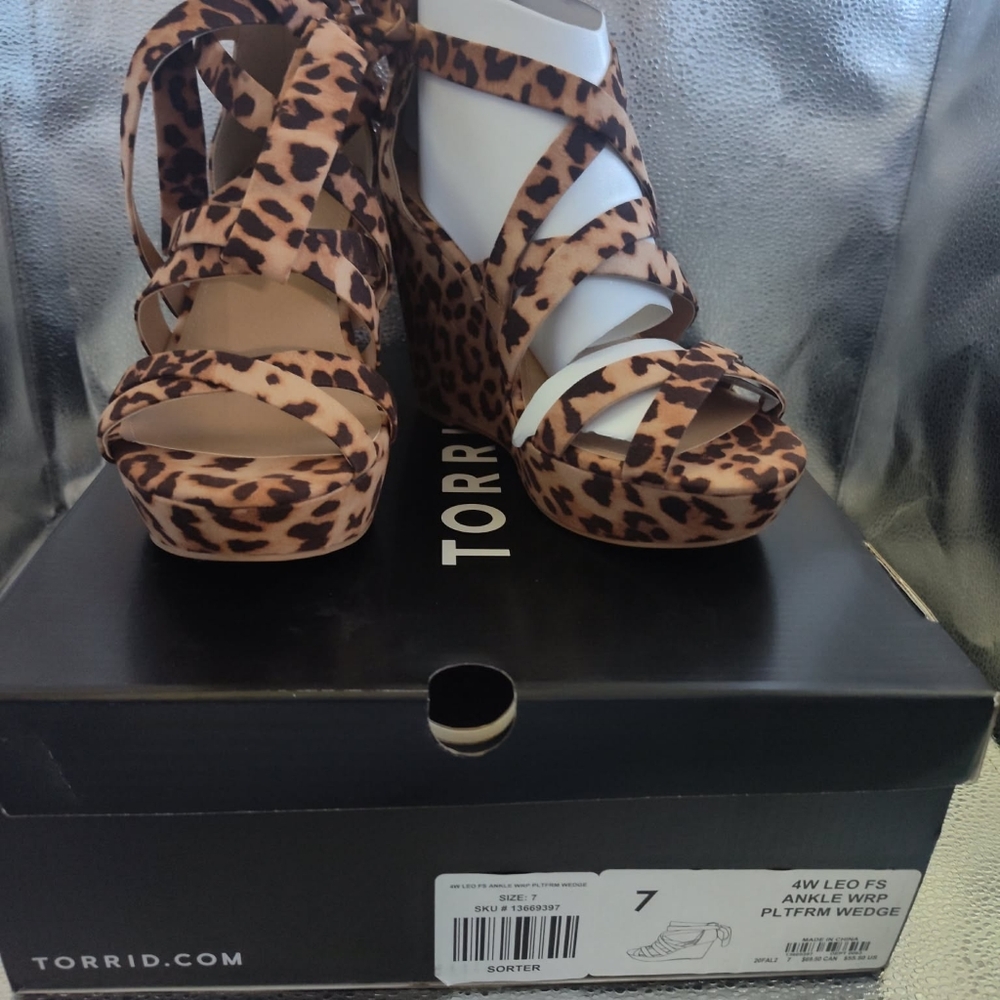 Strappy Wrap Platform Wedge (WW) - Picture 3 of 4
